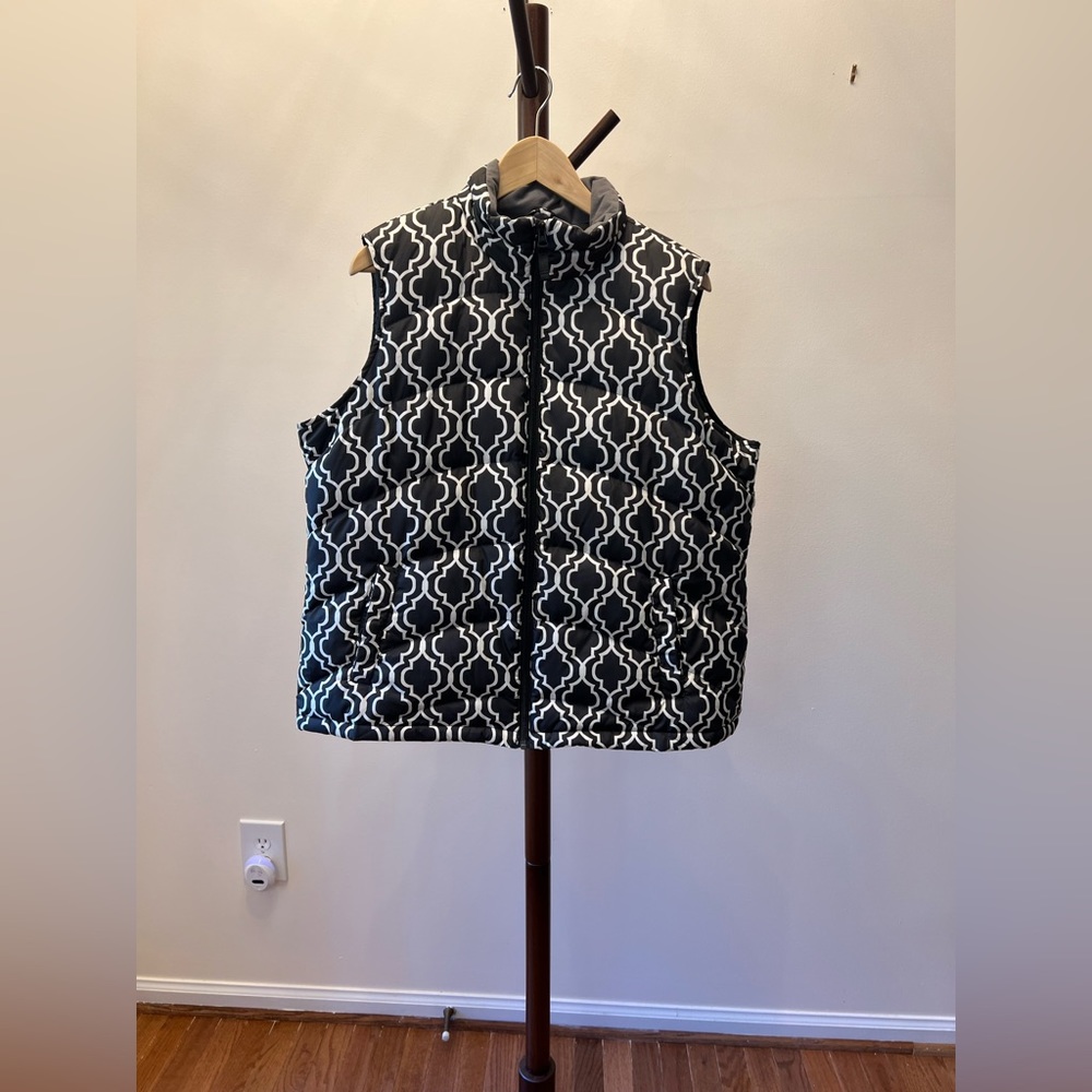 NWOT LANDS END puffer vest. Hypoallergenic.